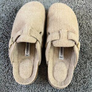 Cushionaire Tan "Wool" Clogs - Women's 11M